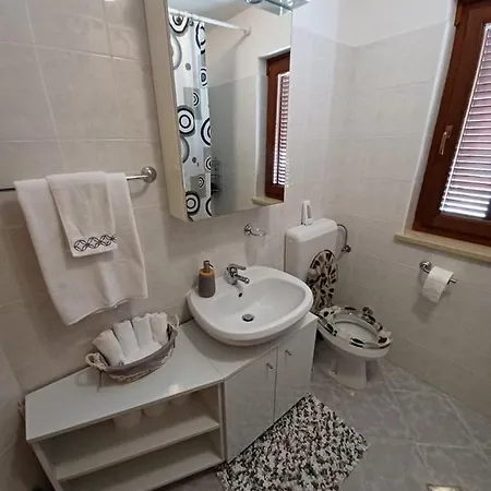 Guest house Lovely Piantade Vrvari